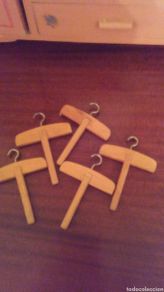 Vêtements Poupée Espagnole Classique: Lote de 5 perchas de muñeca fabricadas en Denia